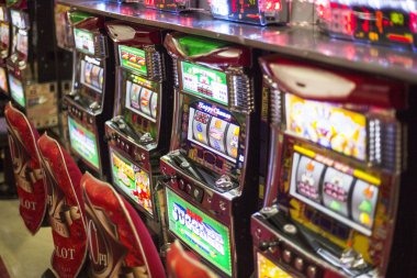 Teen Patti table at dewanalo with live dealer and player cards
